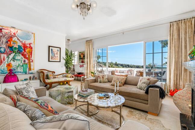Utsökt radhus med panoramautsikt i Marbella Hill Club