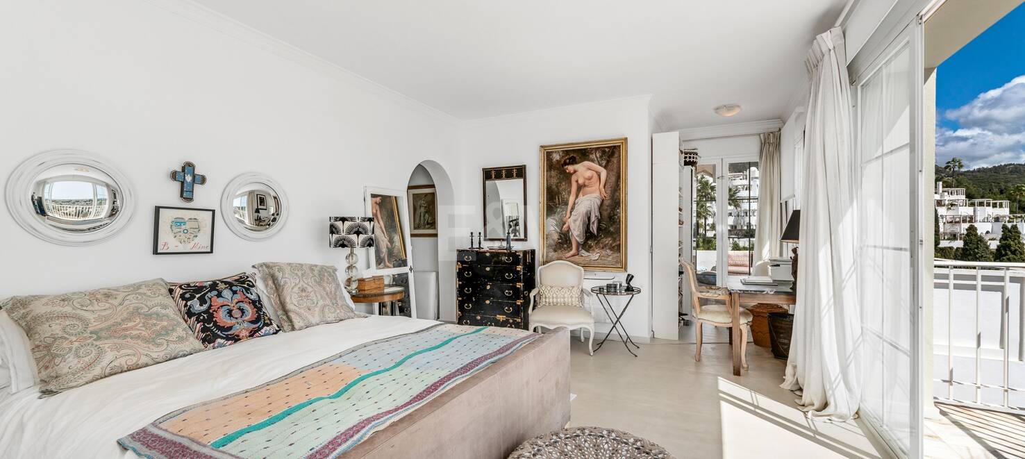 Utsökt radhus med panoramautsikt i Marbella Hill Club