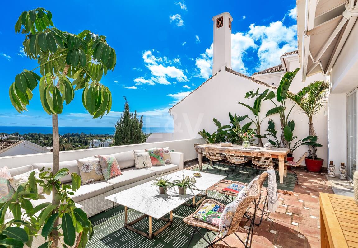 Utsökt radhus med panoramautsikt i Marbella Hill Club