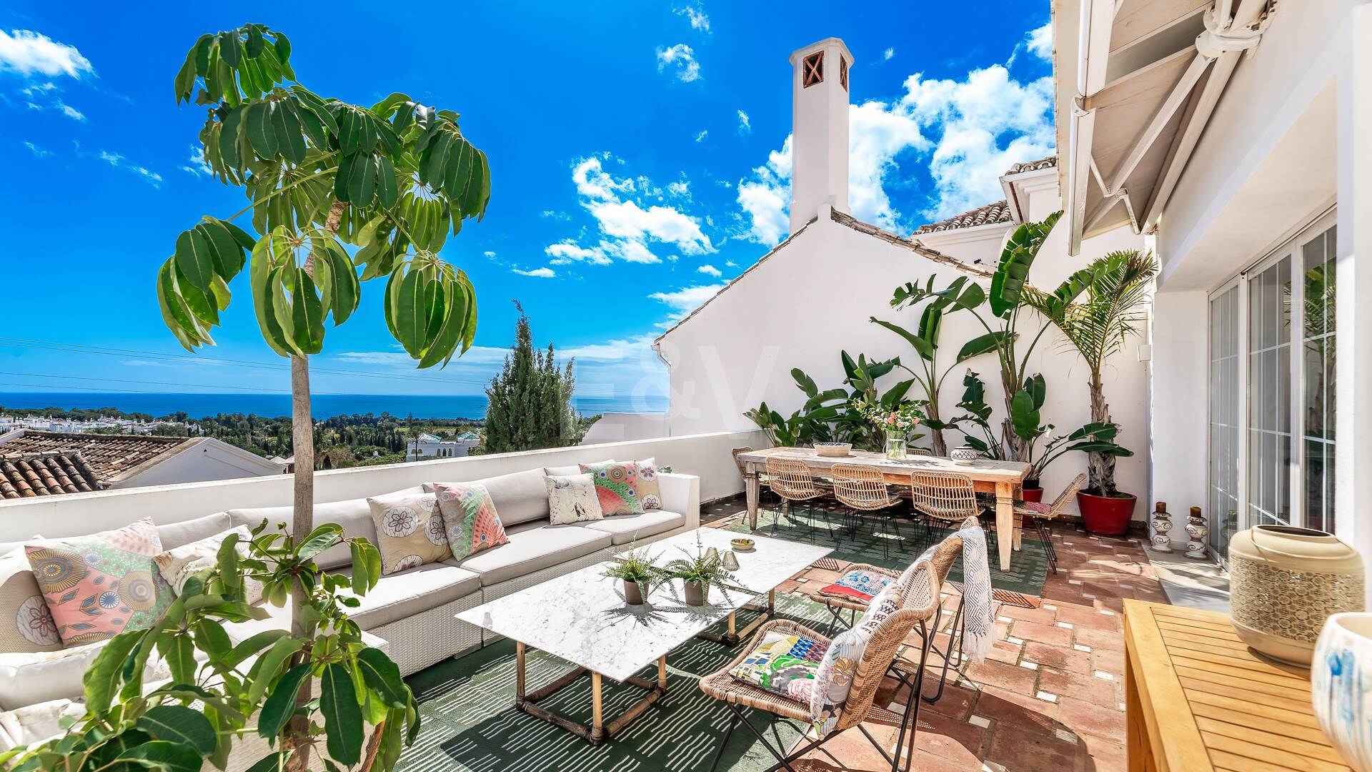 Utsökt radhus med panoramautsikt i Marbella Hill Club