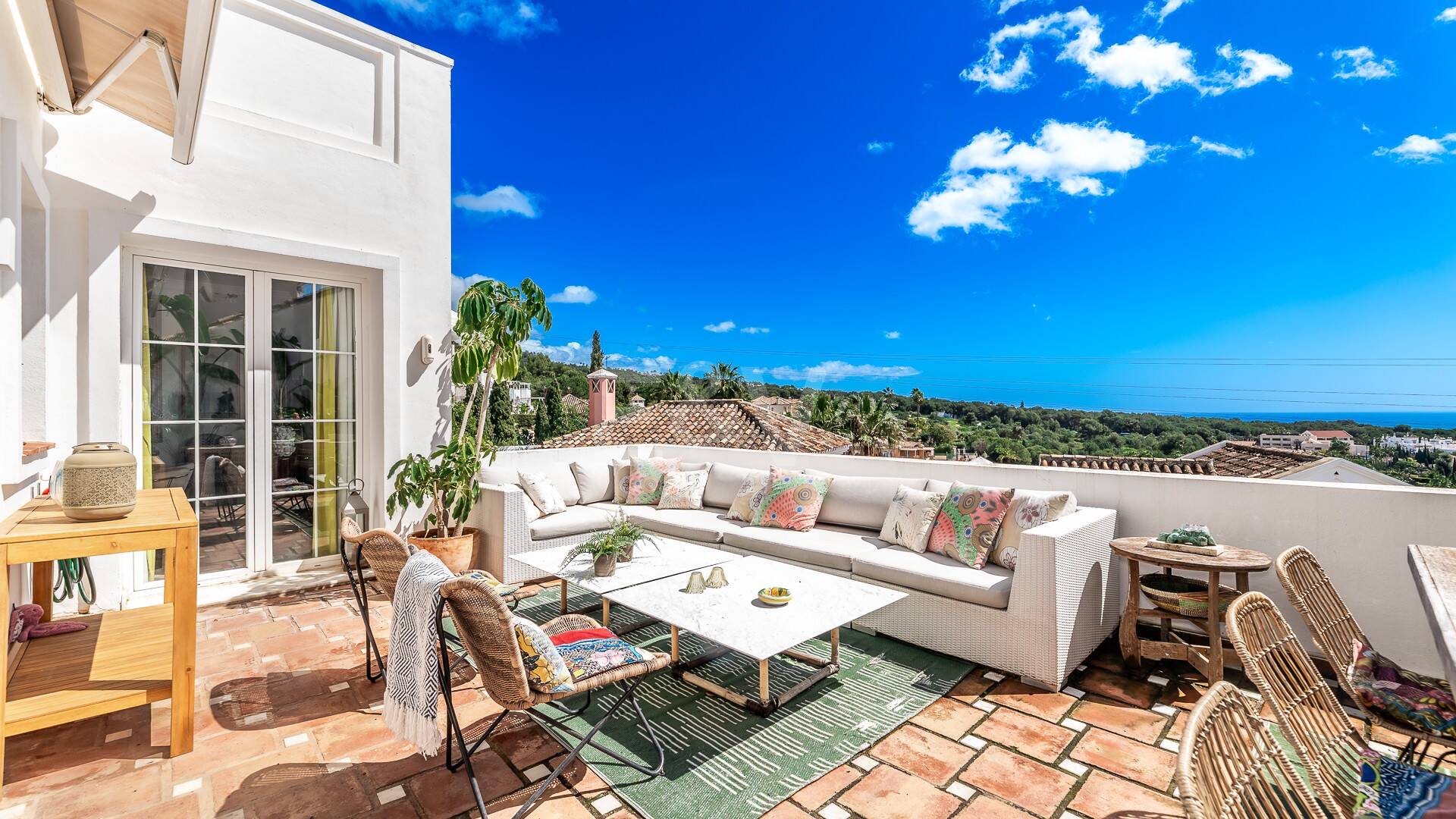 Utsökt radhus med panoramautsikt i Marbella Hill Club