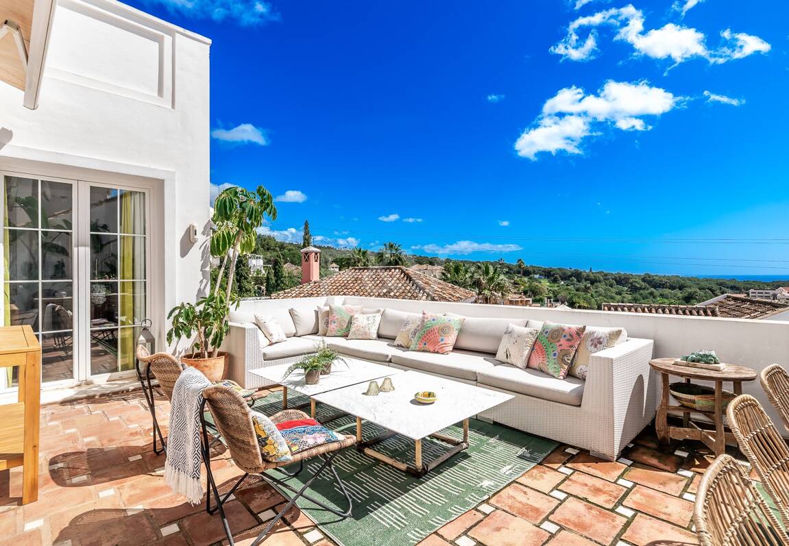 Utsökt radhus med panoramautsikt i Marbella Hill Club