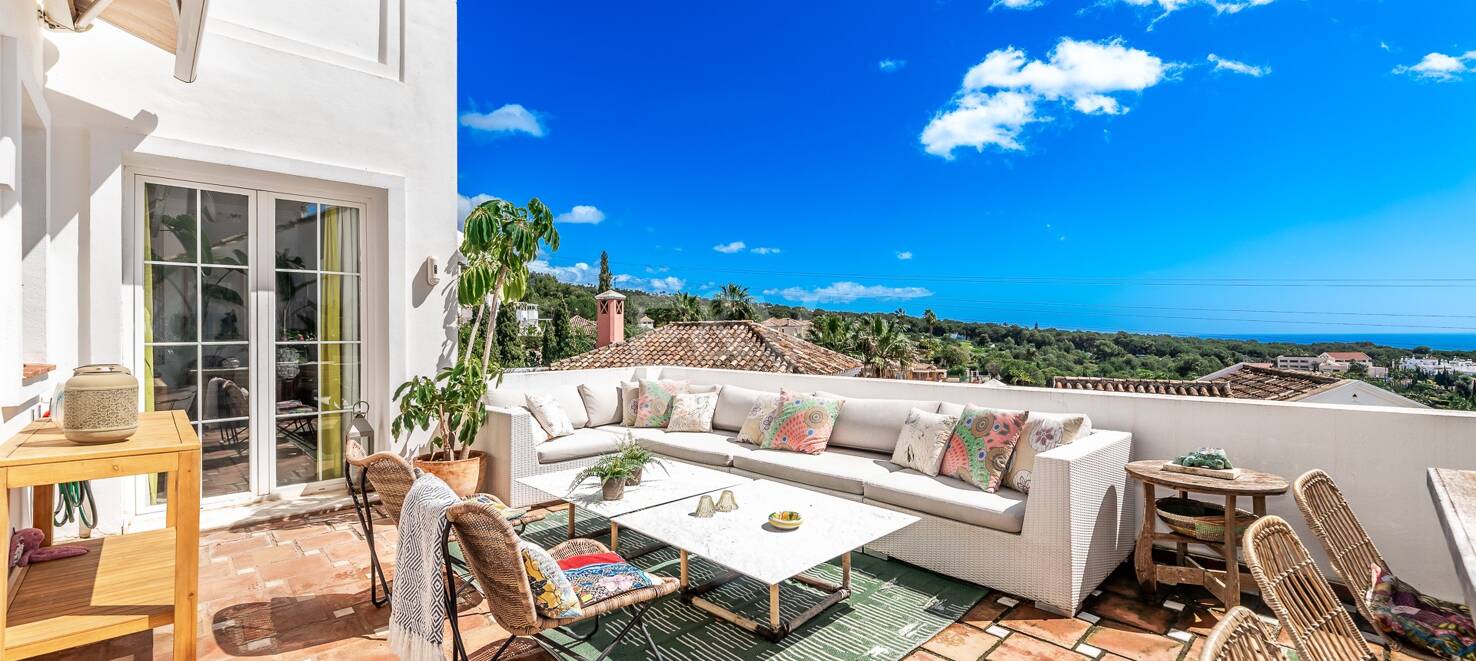 Utsökt radhus med panoramautsikt i Marbella Hill Club