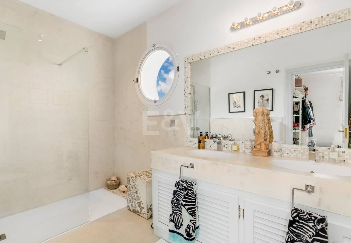 Utsökt radhus med panoramautsikt i Marbella Hill Club