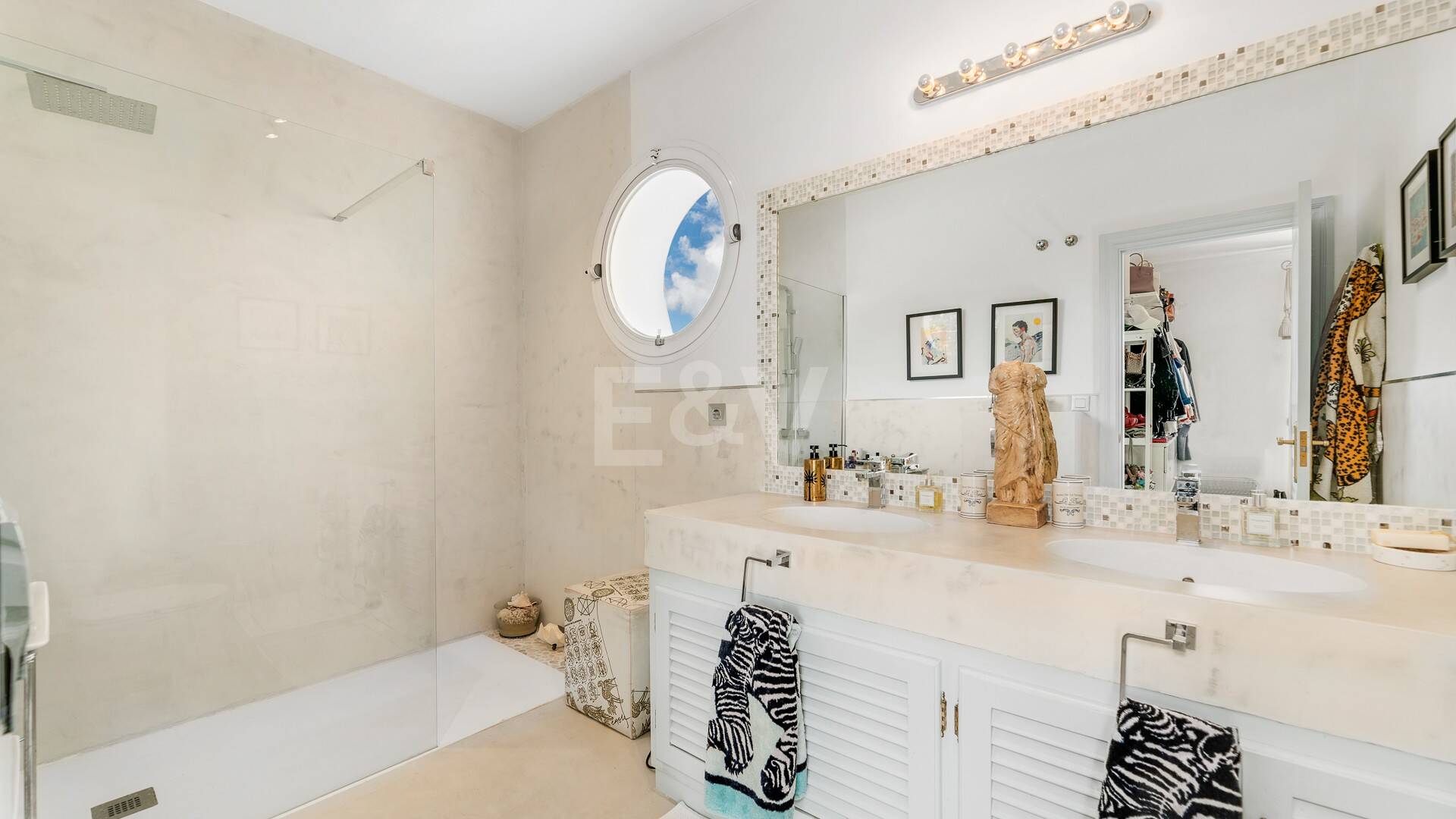 Utsökt radhus med panoramautsikt i Marbella Hill Club