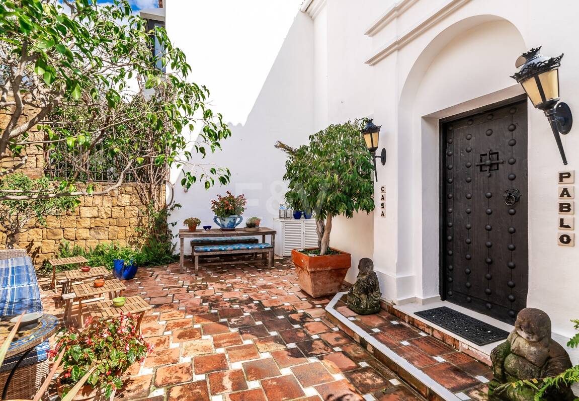 Utsökt radhus med panoramautsikt i Marbella Hill Club