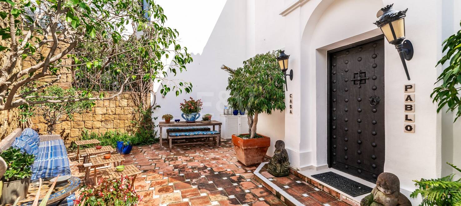 Utsökt radhus med panoramautsikt i Marbella Hill Club