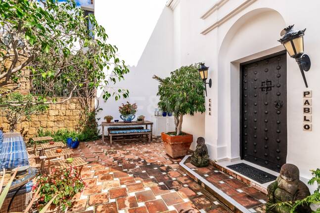 Utsökt radhus med panoramautsikt i Marbella Hill Club