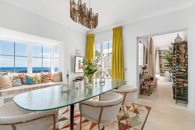 Utsökt radhus med panoramautsikt i Marbella Hill Club