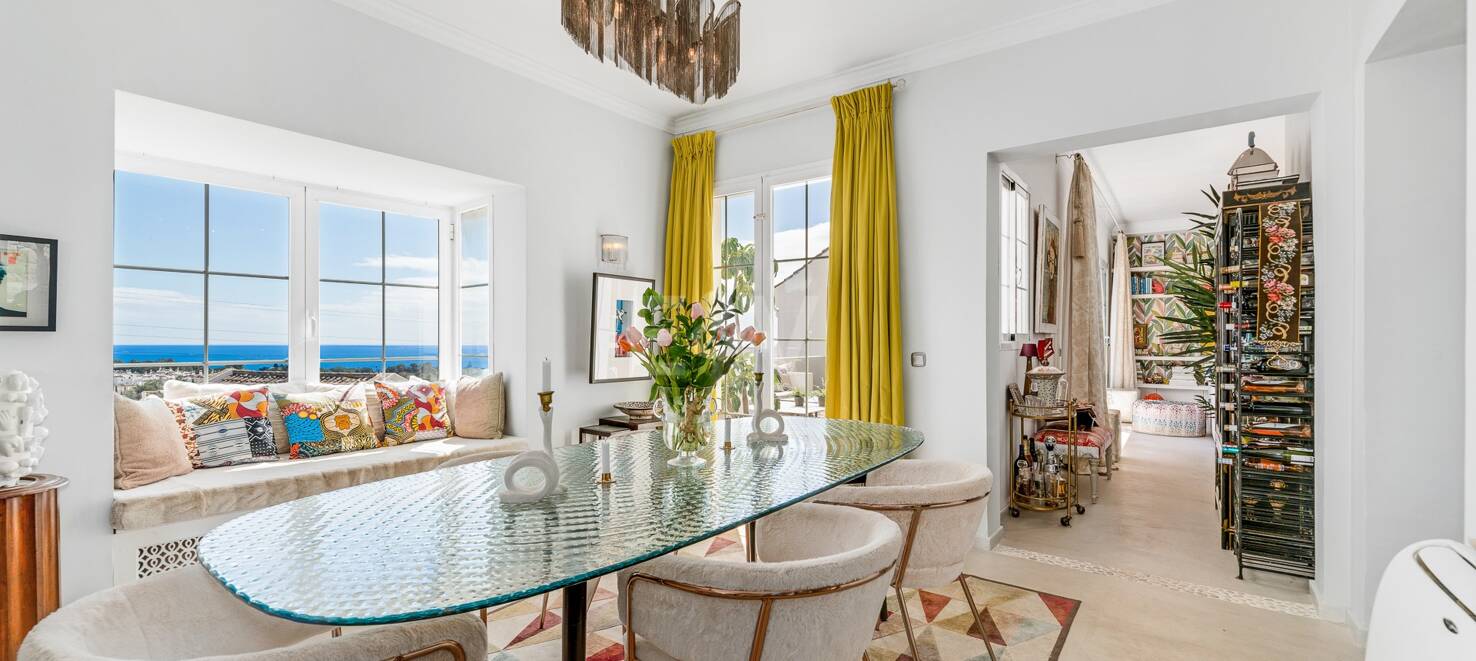 Utsökt radhus med panoramautsikt i Marbella Hill Club
