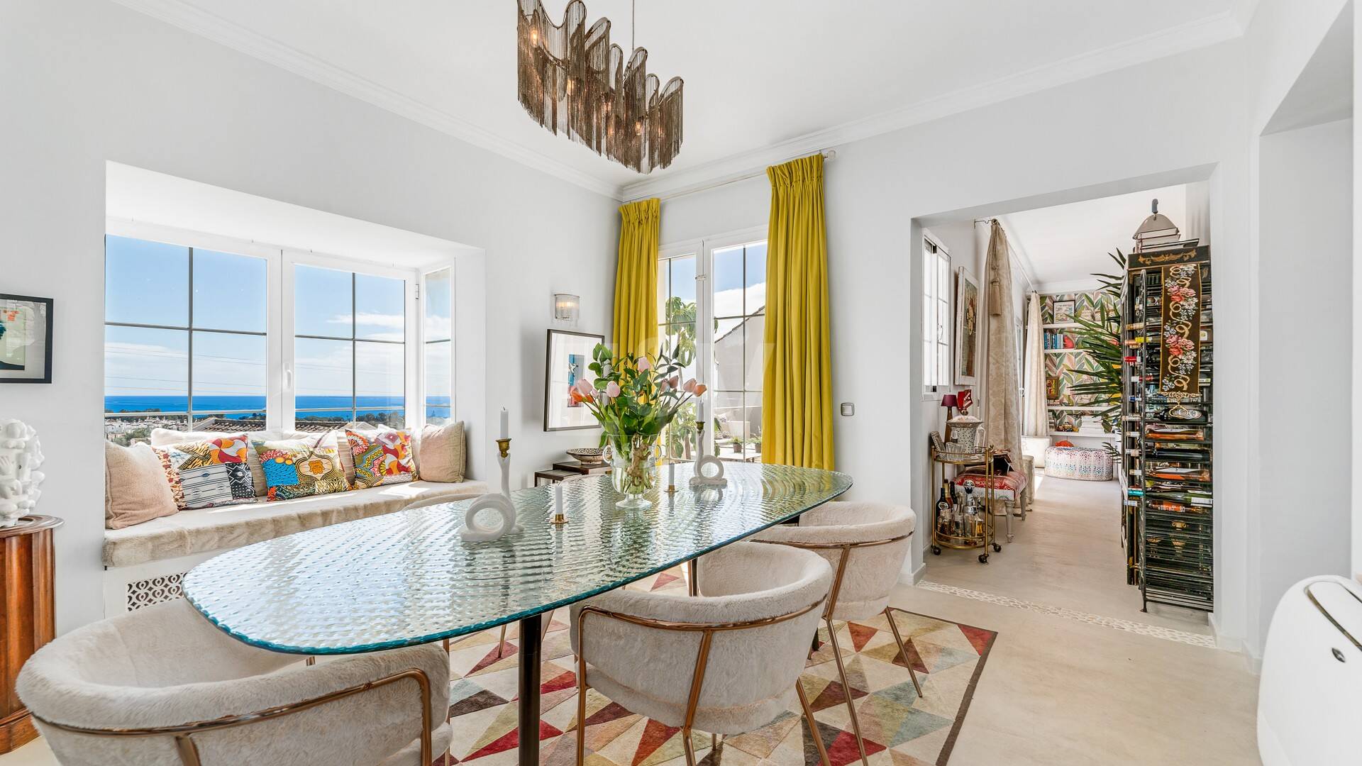 Utsökt radhus med panoramautsikt i Marbella Hill Club