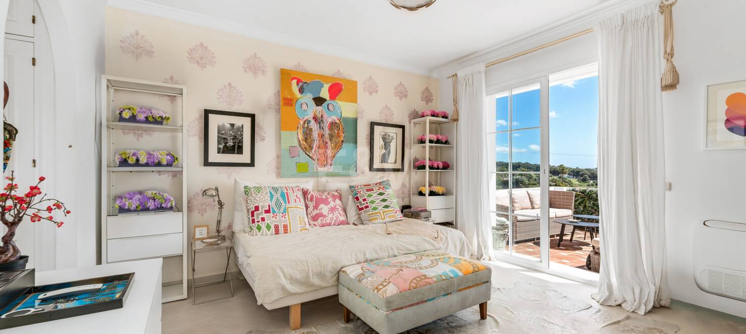 Utsökt radhus med panoramautsikt i Marbella Hill Club