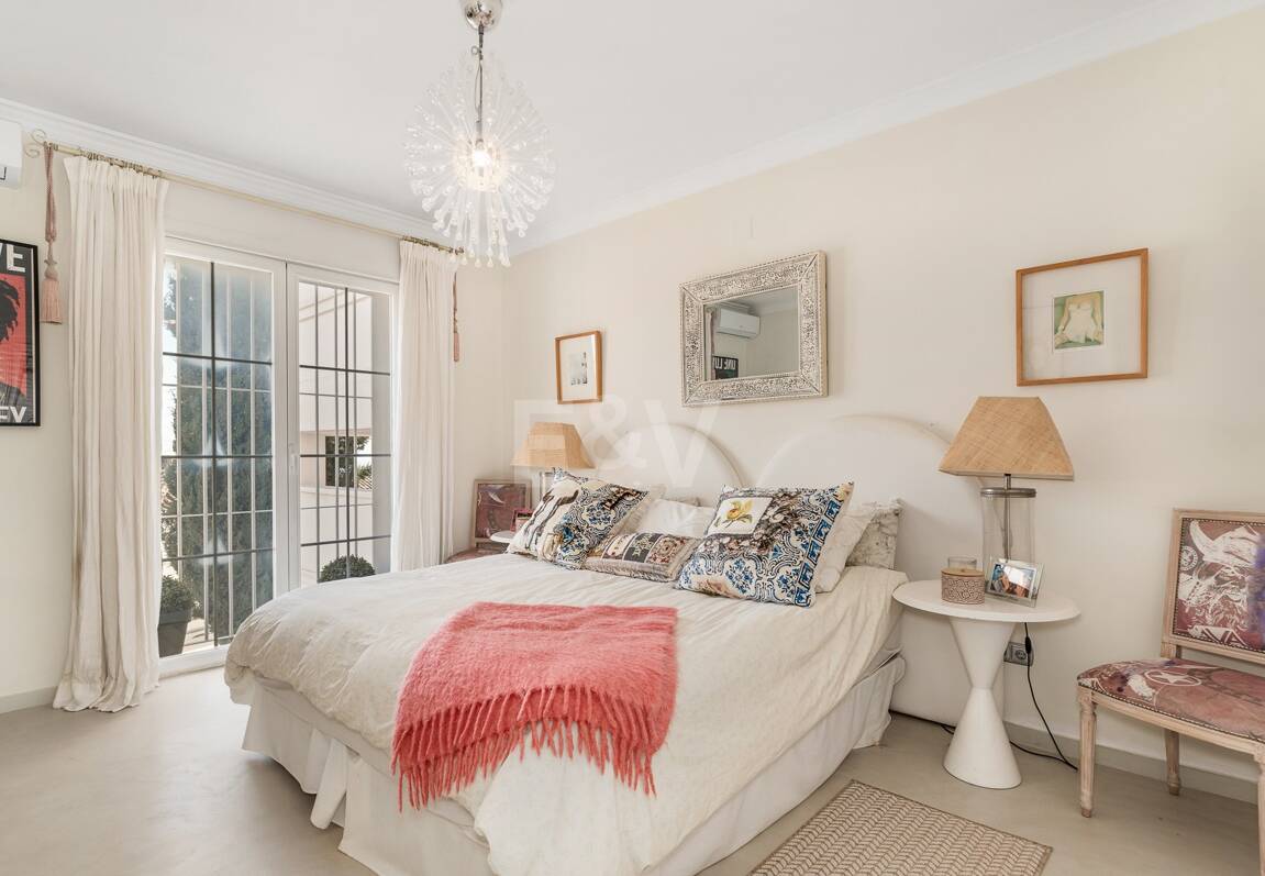 Utsökt radhus med panoramautsikt i Marbella Hill Club