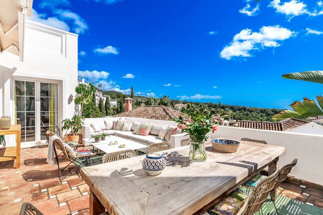 Utsökt radhus med panoramautsikt i Marbella Hill Club