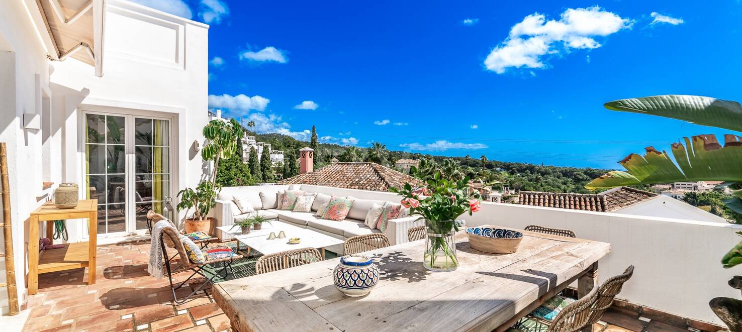 Utsökt radhus med panoramautsikt i Marbella Hill Club