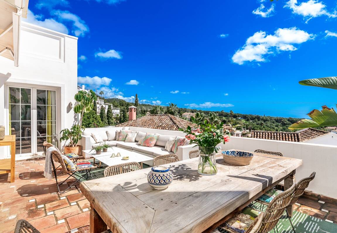 Utsökt radhus med panoramautsikt i Marbella Hill Club