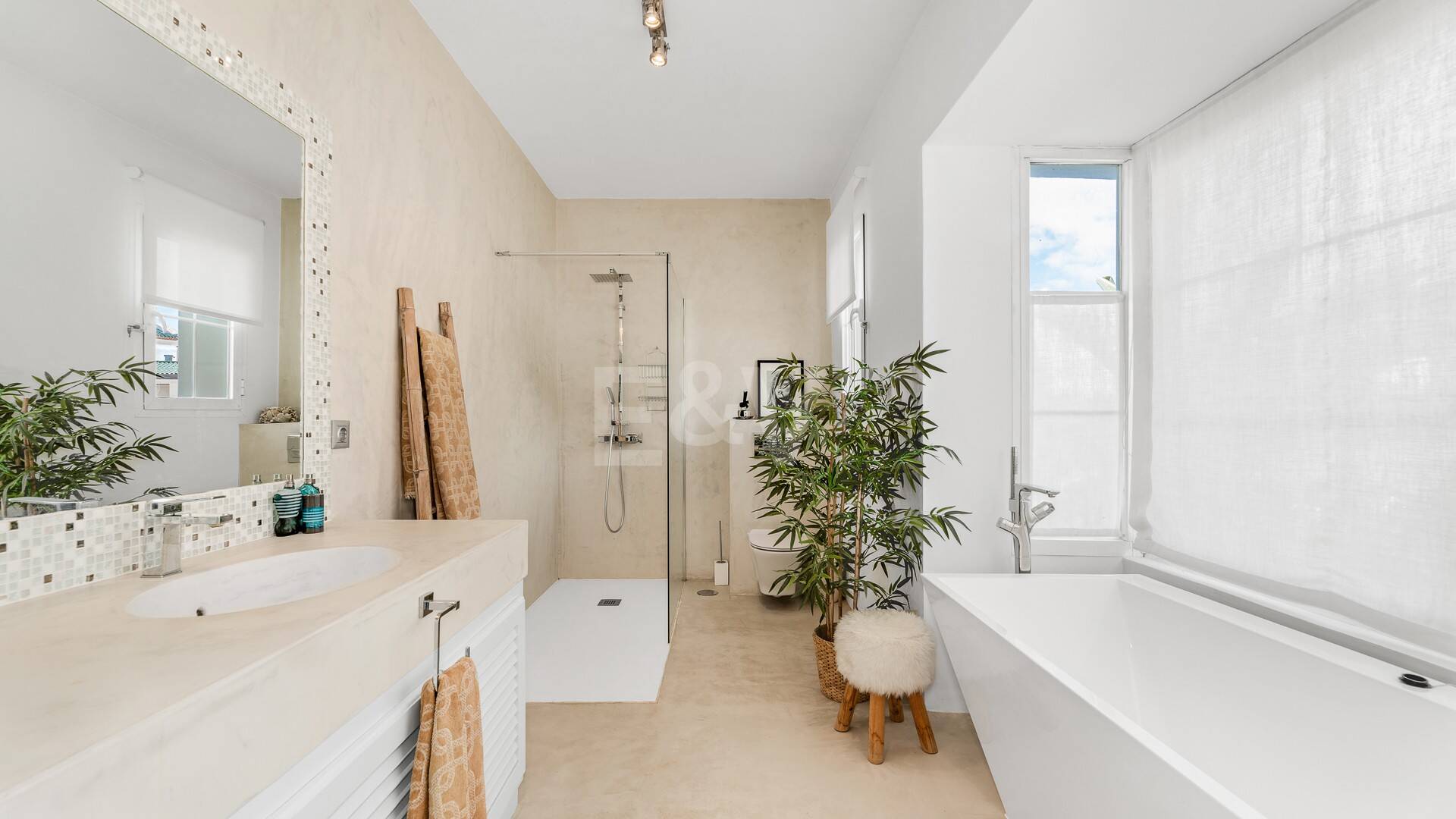 Utsökt radhus med panoramautsikt i Marbella Hill Club