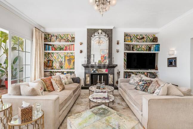 Utsökt radhus med panoramautsikt i Marbella Hill Club