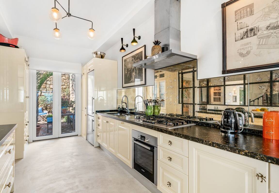 Utsökt radhus med panoramautsikt i Marbella Hill Club