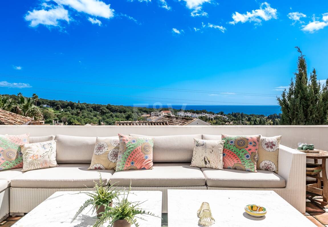 Utsökt radhus med panoramautsikt i Marbella Hill Club