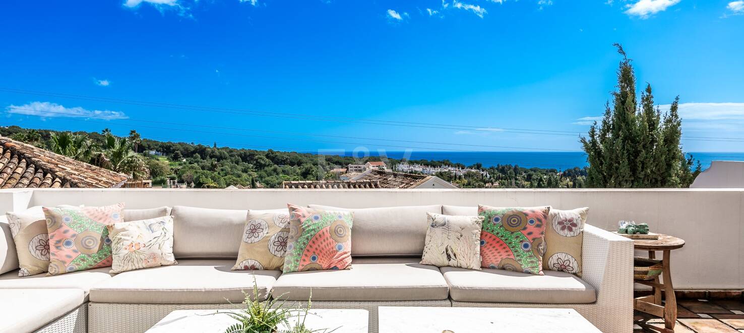 Utsökt radhus med panoramautsikt i Marbella Hill Club