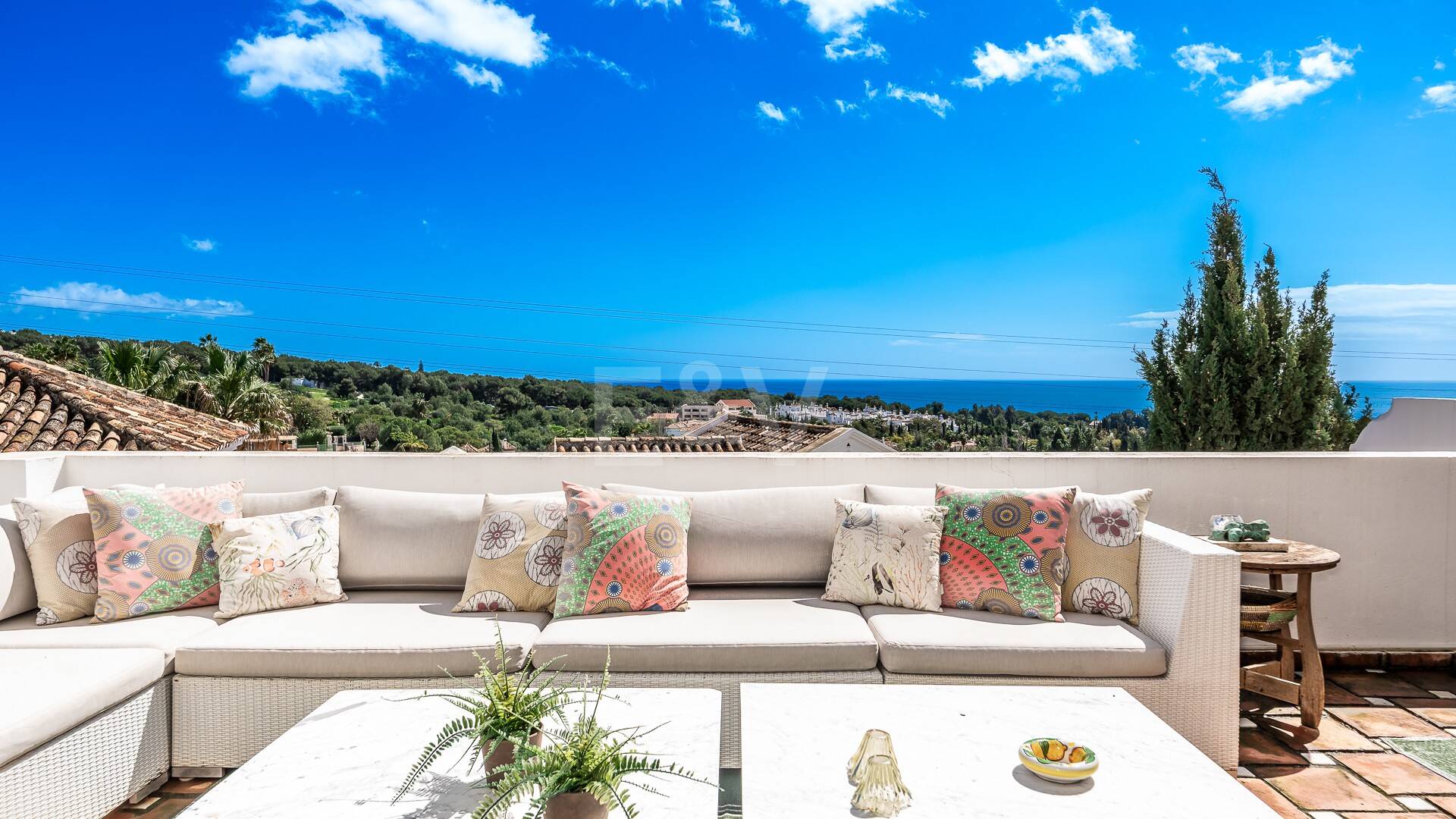 Maison de ville exquise avec vue panoramique à Marbella Hill Club