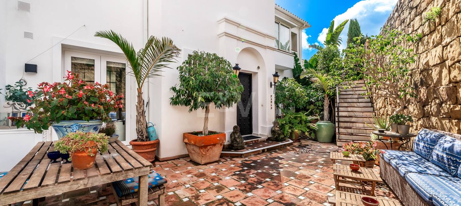 Utsökt radhus med panoramautsikt i Marbella Hill Club