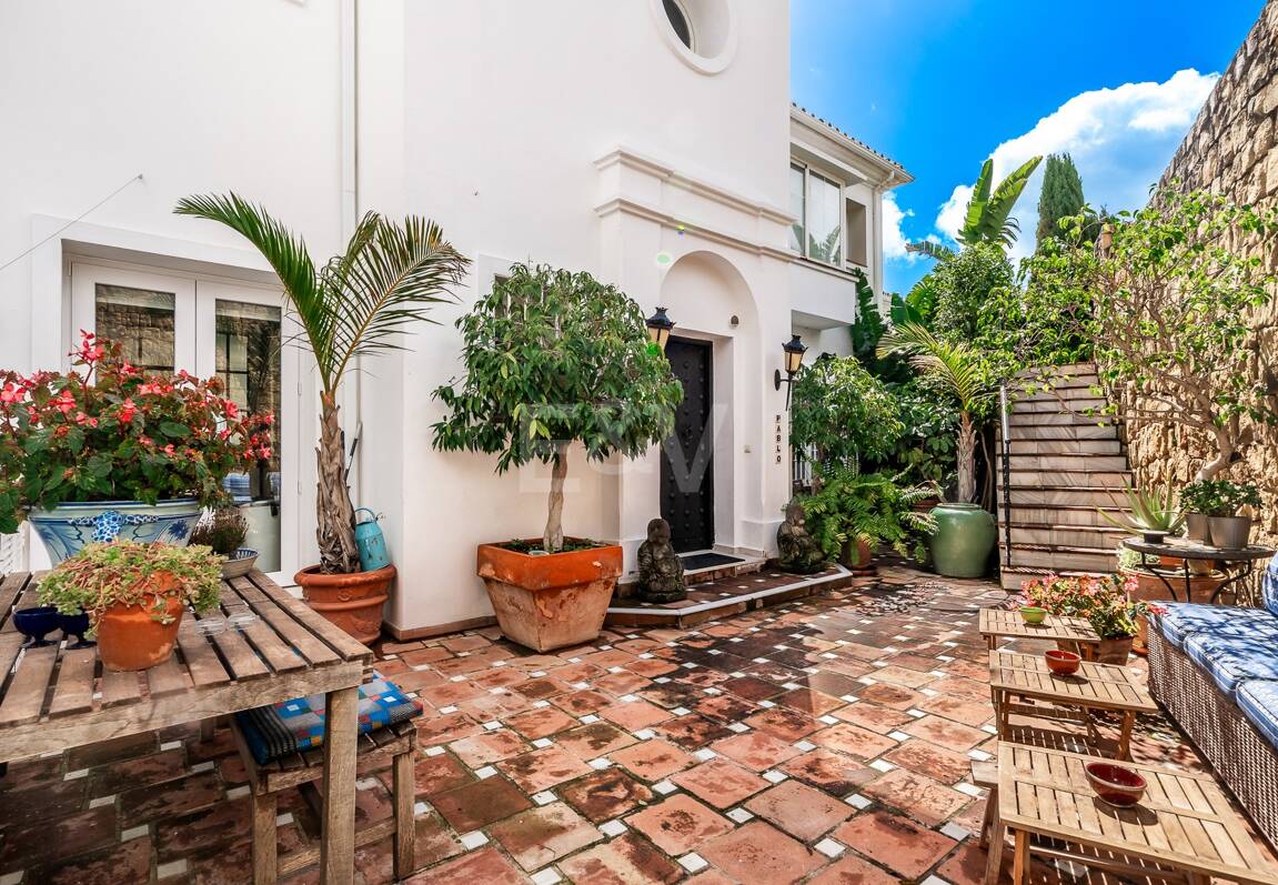 Utsökt radhus med panoramautsikt i Marbella Hill Club