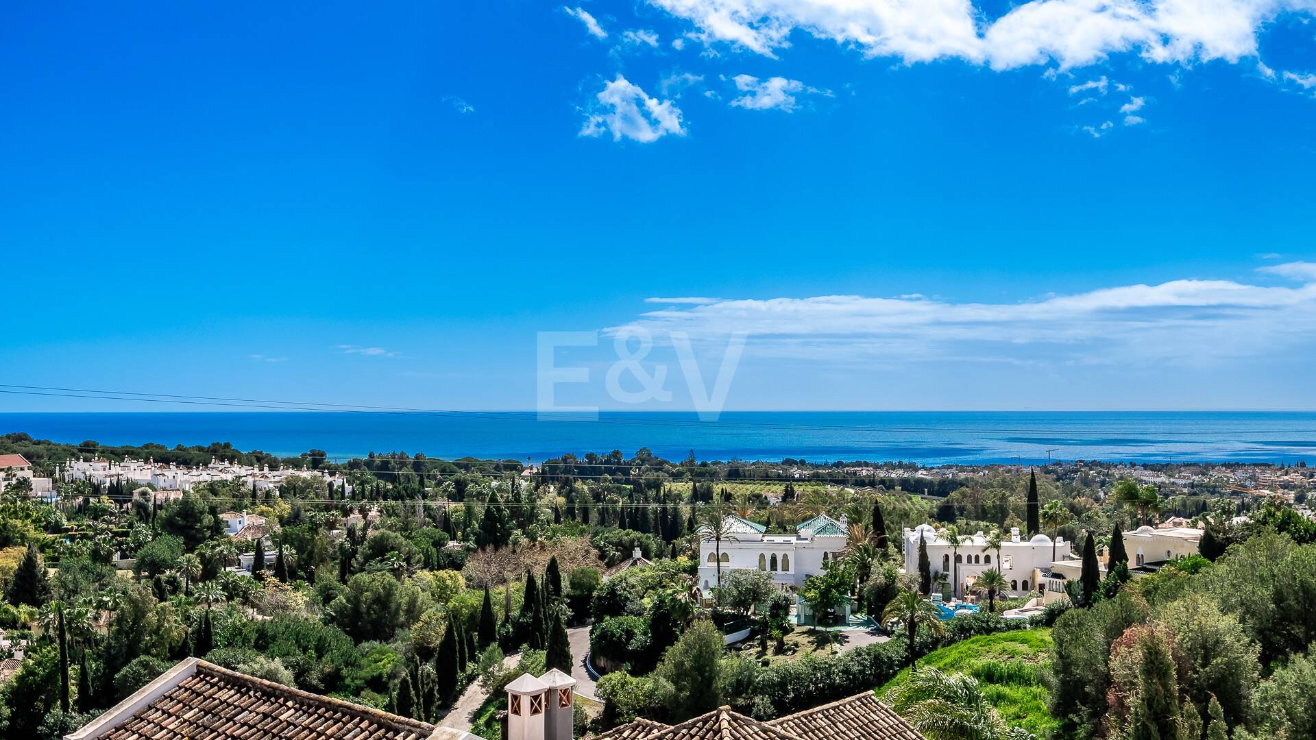 Utsökt radhus med panoramautsikt i Marbella Hill Club