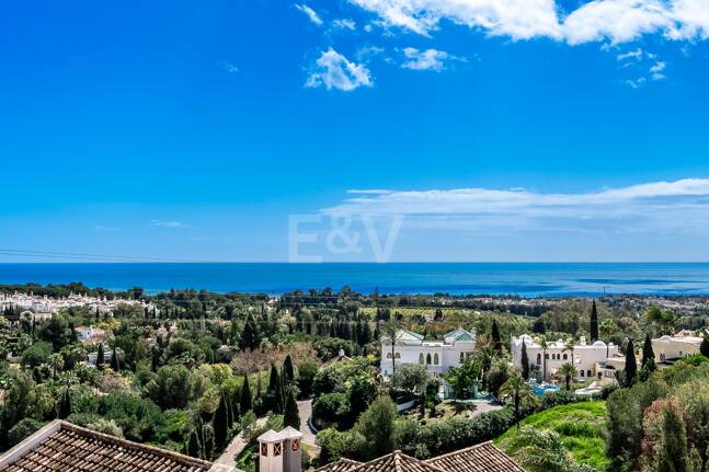 Utsökt radhus med panoramautsikt i Marbella Hill Club