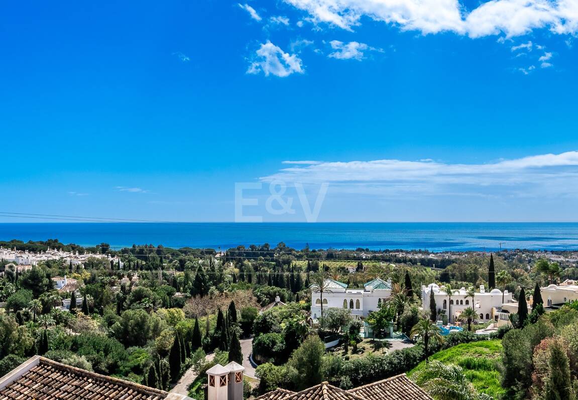 Utsökt radhus med panoramautsikt i Marbella Hill Club