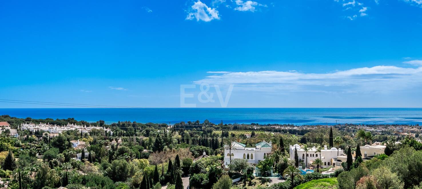 Utsökt radhus med panoramautsikt i Marbella Hill Club