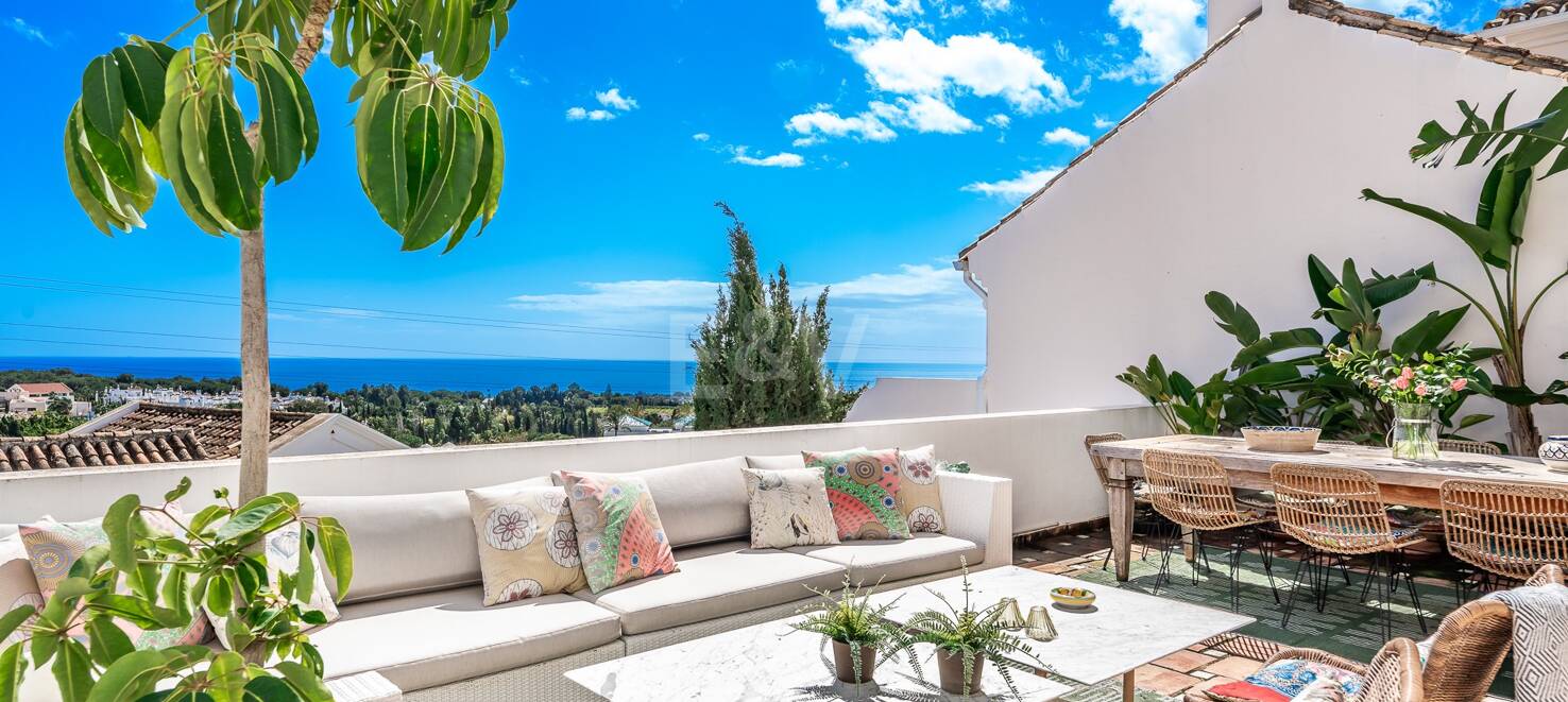 Utsökt radhus med panoramautsikt i Marbella Hill Club