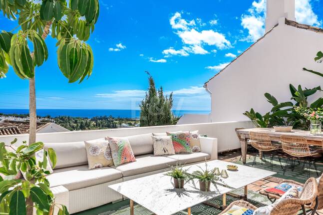 Utsökt radhus med panoramautsikt i Marbella Hill Club