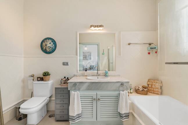 Utsökt radhus med panoramautsikt i Marbella Hill Club