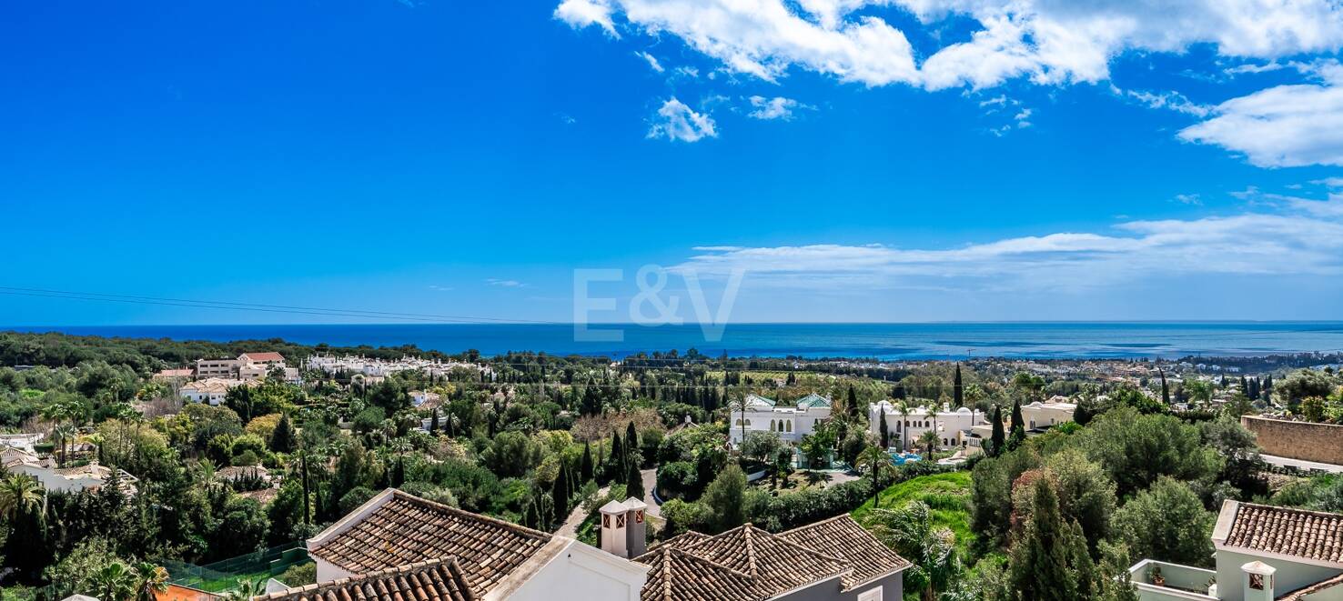 Utsökt radhus med panoramautsikt i Marbella Hill Club