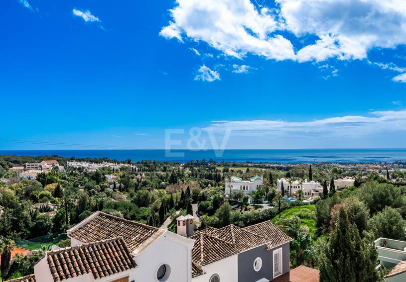 Utsökt radhus med panoramautsikt i Marbella Hill Club