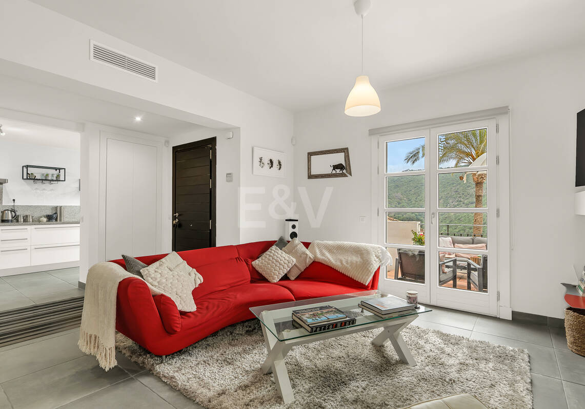 Maison moderne avec vues sur la montagne et équipements de luxe