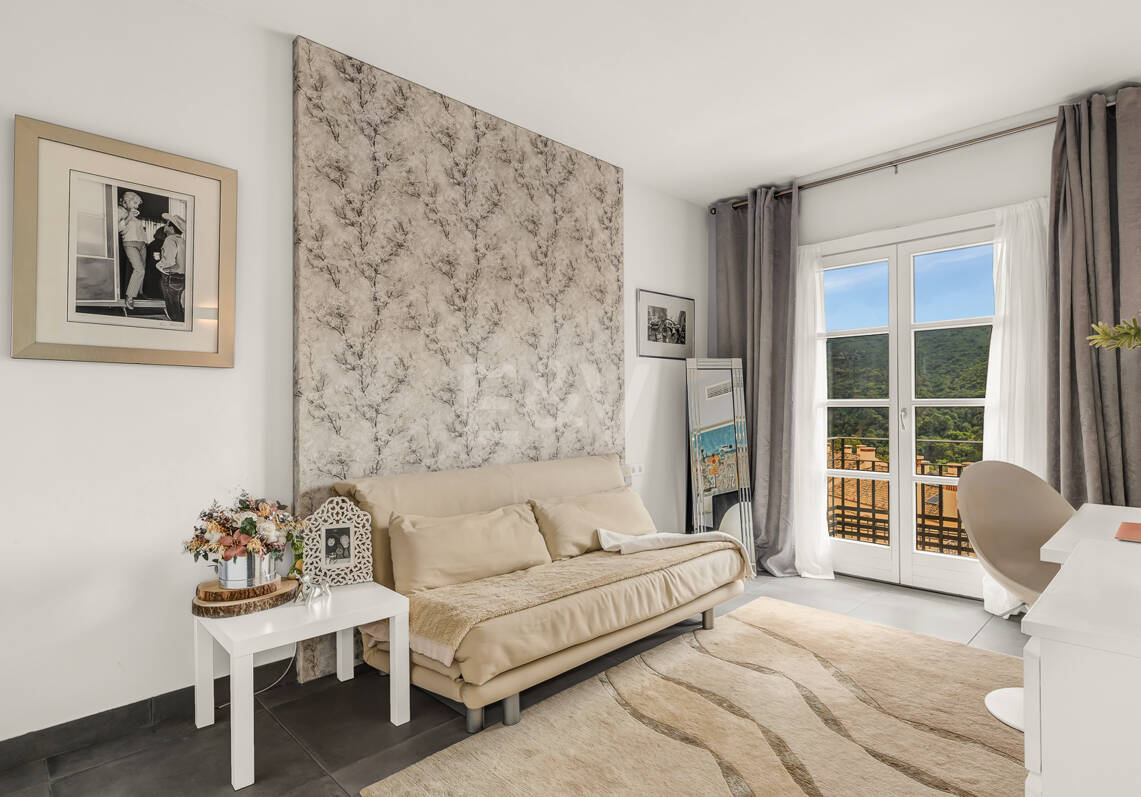 Maison moderne avec vues sur la montagne et équipements de luxe