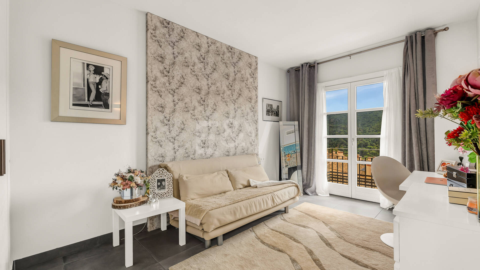 Maison moderne avec vues sur la montagne et équipements de luxe