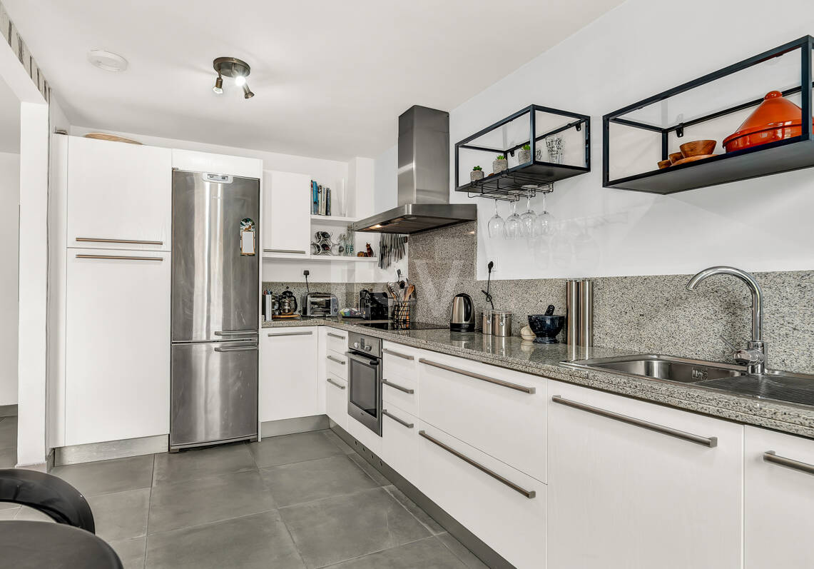Maison moderne avec vues sur la montagne et équipements de luxe