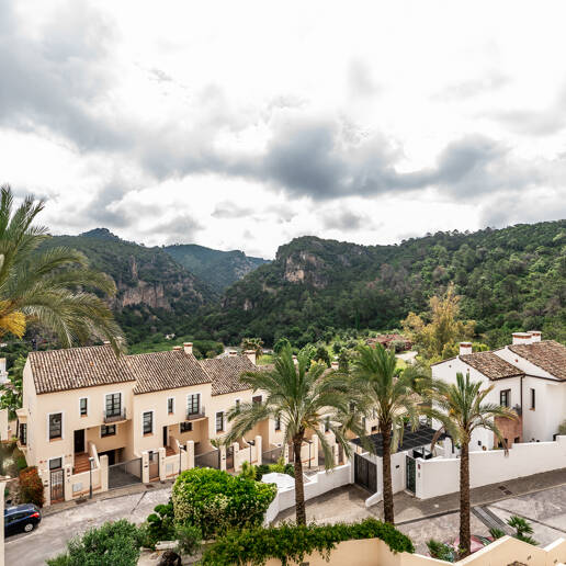 Casa adosada moderna con vistas a la montaña y lujosos servicios