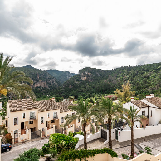 Casa adosada moderna con vistas a la montaña y lujosos servicios