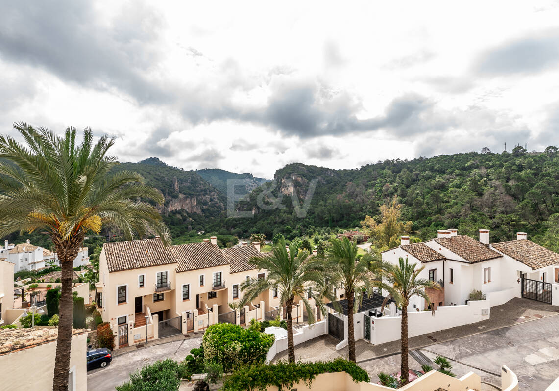 Maison moderne avec vues sur la montagne et équipements de luxe