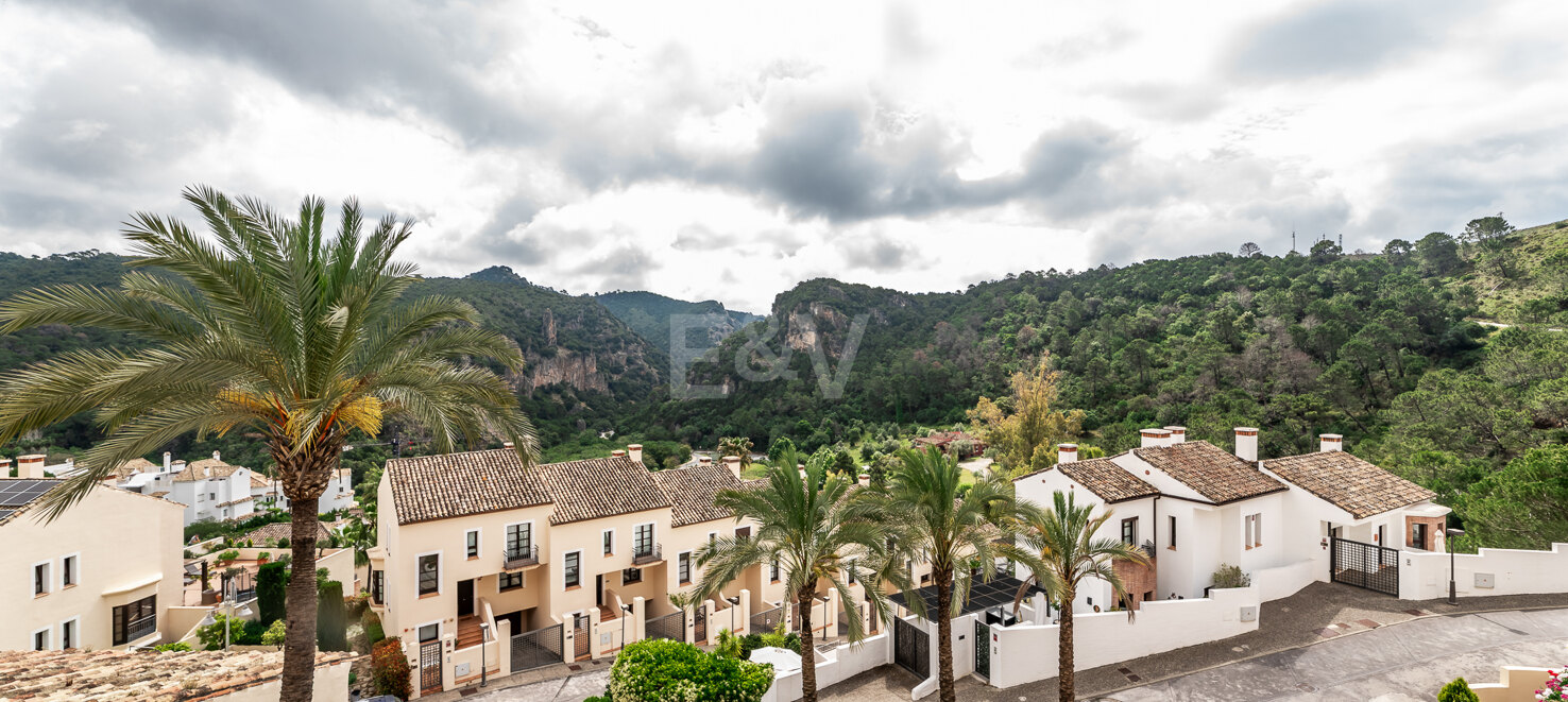 Casa adosada moderna con vistas a la montaña y lujosos servicios