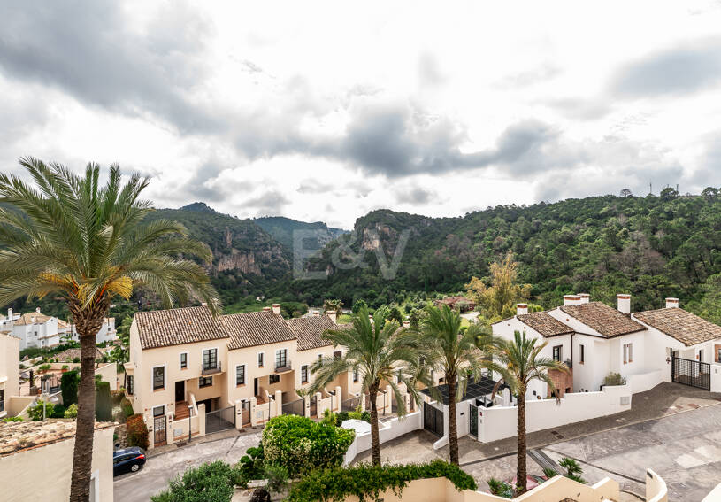 Maison moderne avec vues sur la montagne et équipements de luxe