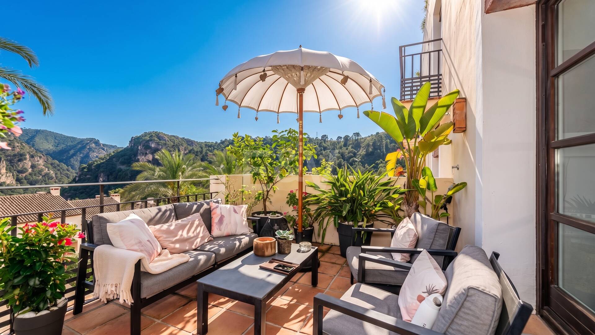 Modern Townhouse med Mountain Views & Luxury Amenities