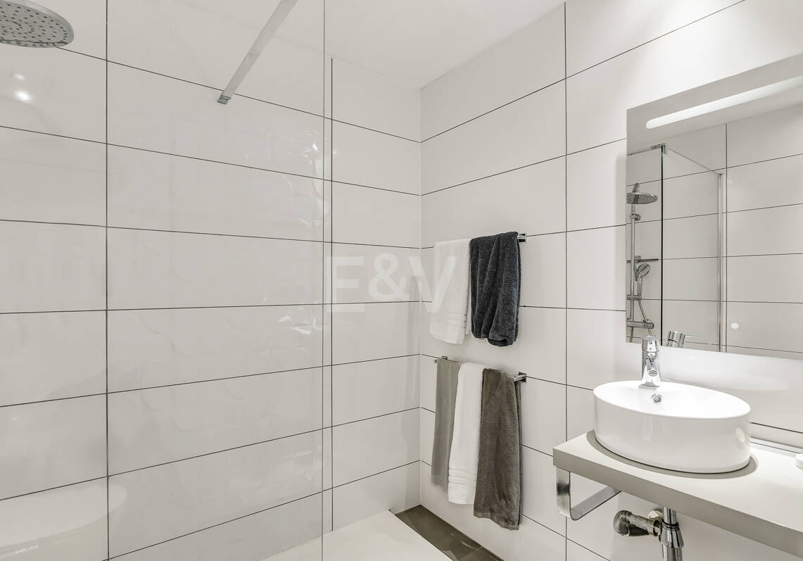 Maison moderne avec vues sur la montagne et équipements de luxe