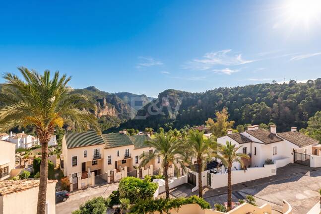Modern Townhouse med Mountain Views & Luxury Amenities