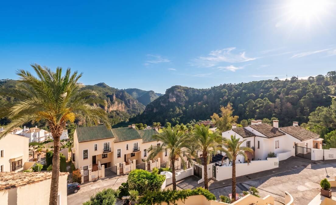 Cette maison de ville exceptionnelle est située au cœur de Benahavís, un village pittoresque réputé pour sa gastronomie et sa...